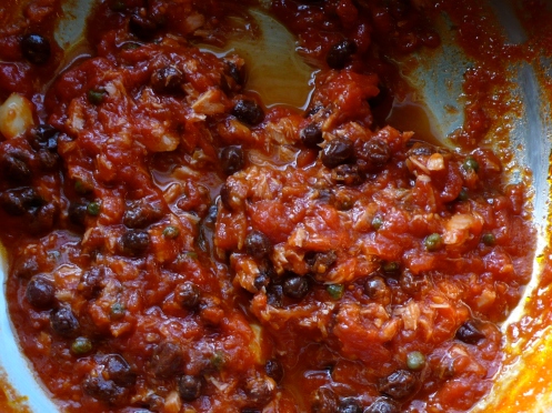 tomato sauce with tuna, raisins, capers and pine nuts